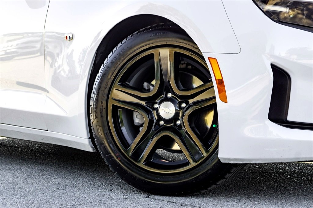 2023 Chevrolet Camaro 1LT photo 2