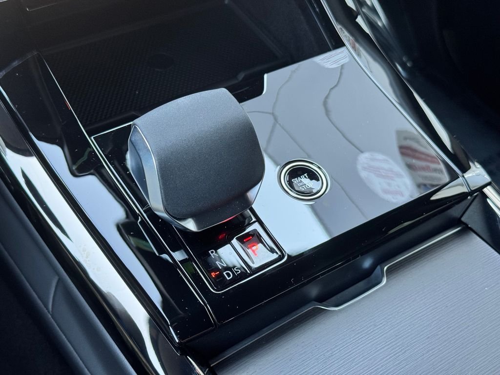 New 2026 Fuji White LAND ROVER Dynamic SE image 22