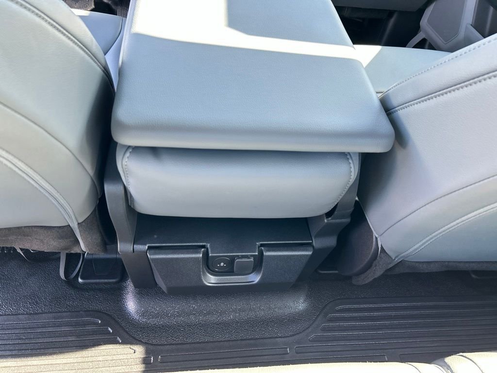 New 2026 Oxford White Ford XL image 39