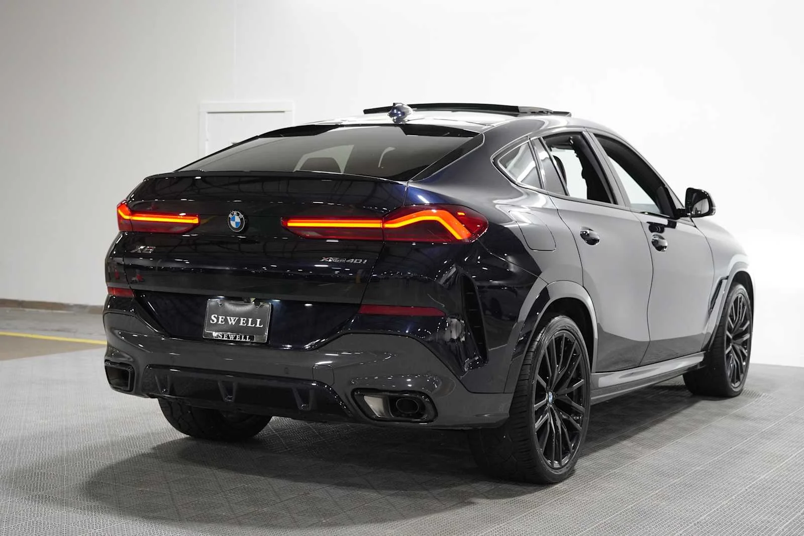 Certified Used 2023 Carbon Black Metallic BMW xDrive40i image 4
