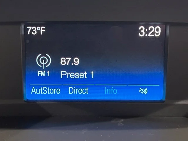 Used 2018 Blue Ford SE image 14