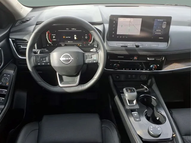 Used 2025 Gold Nissan Platinum image 9
