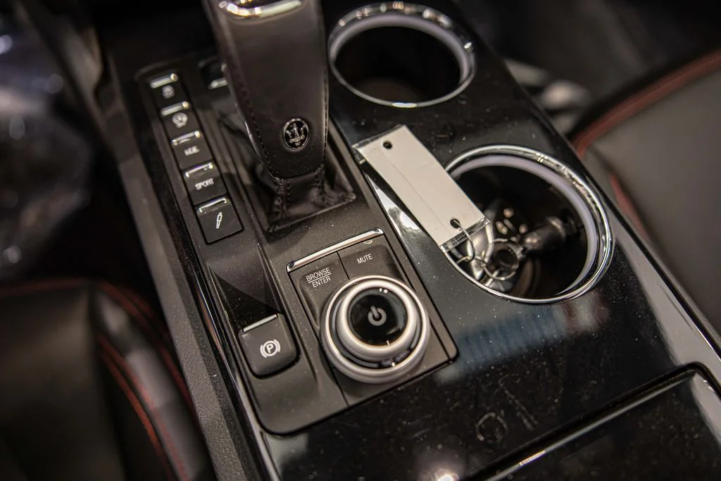 Used 2023 White Maserati Modena Q4 image 33