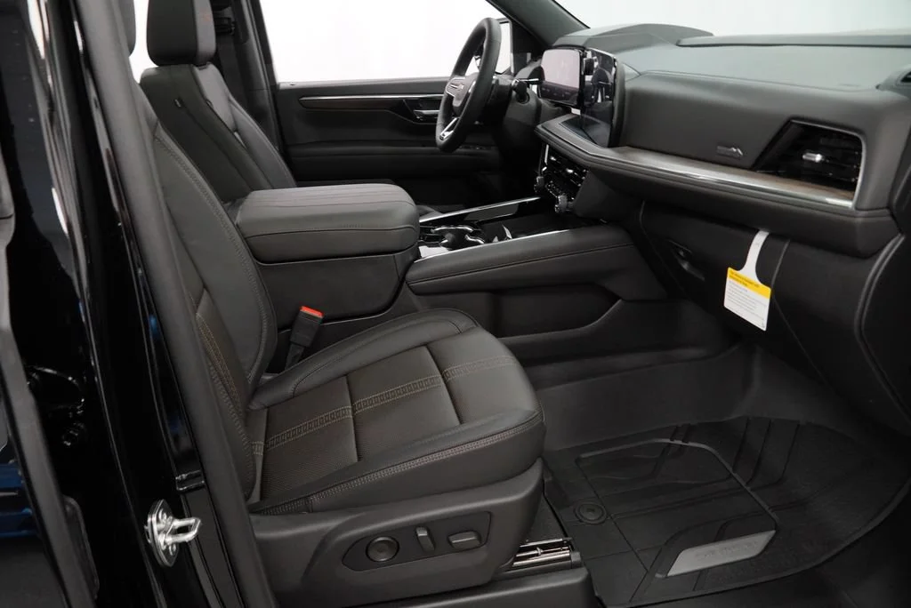 New 2026 Black Chevrolet High Country image 31