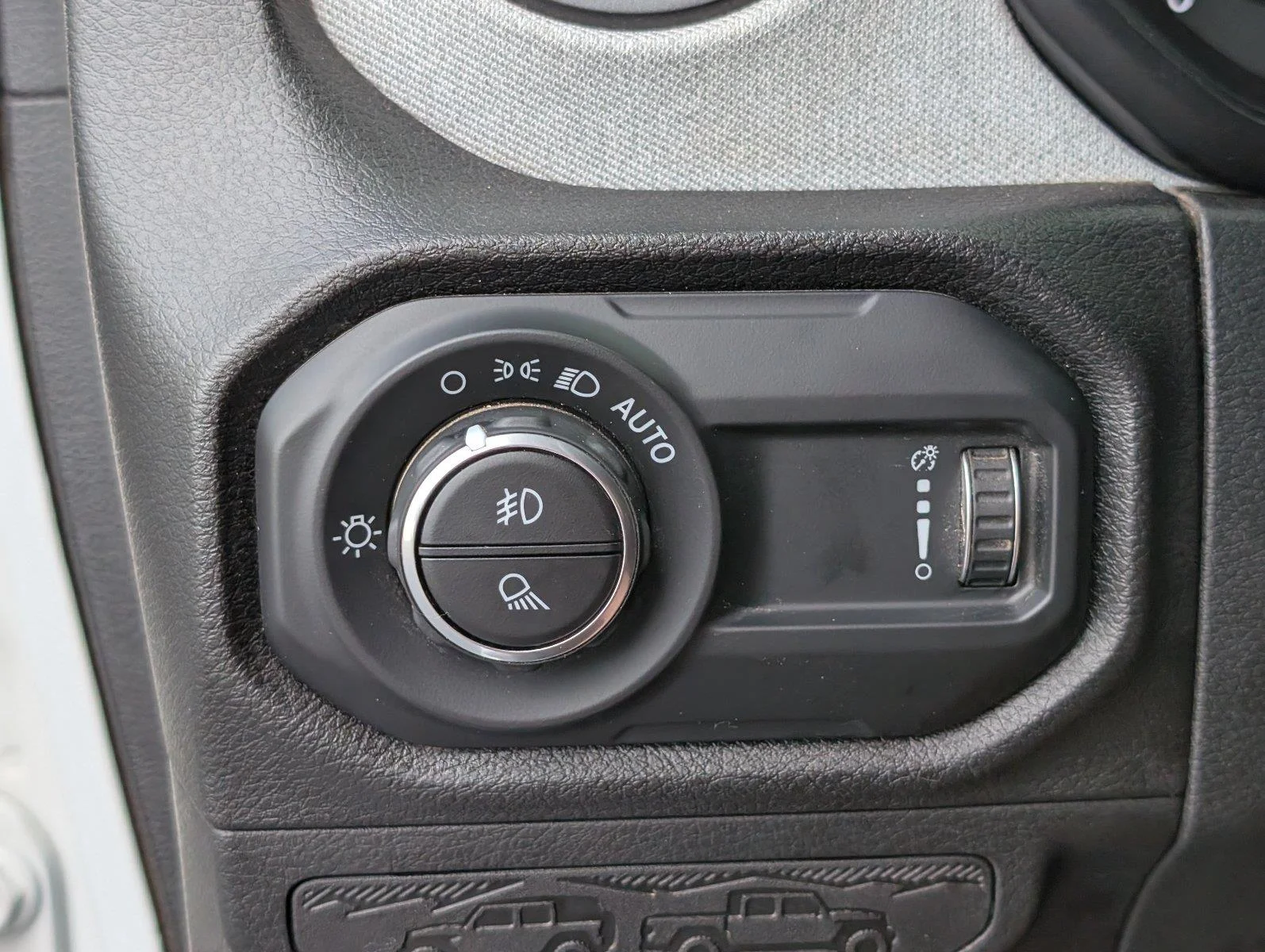Used 2025 Bright White Clearcoat Jeep Sport S image 29
