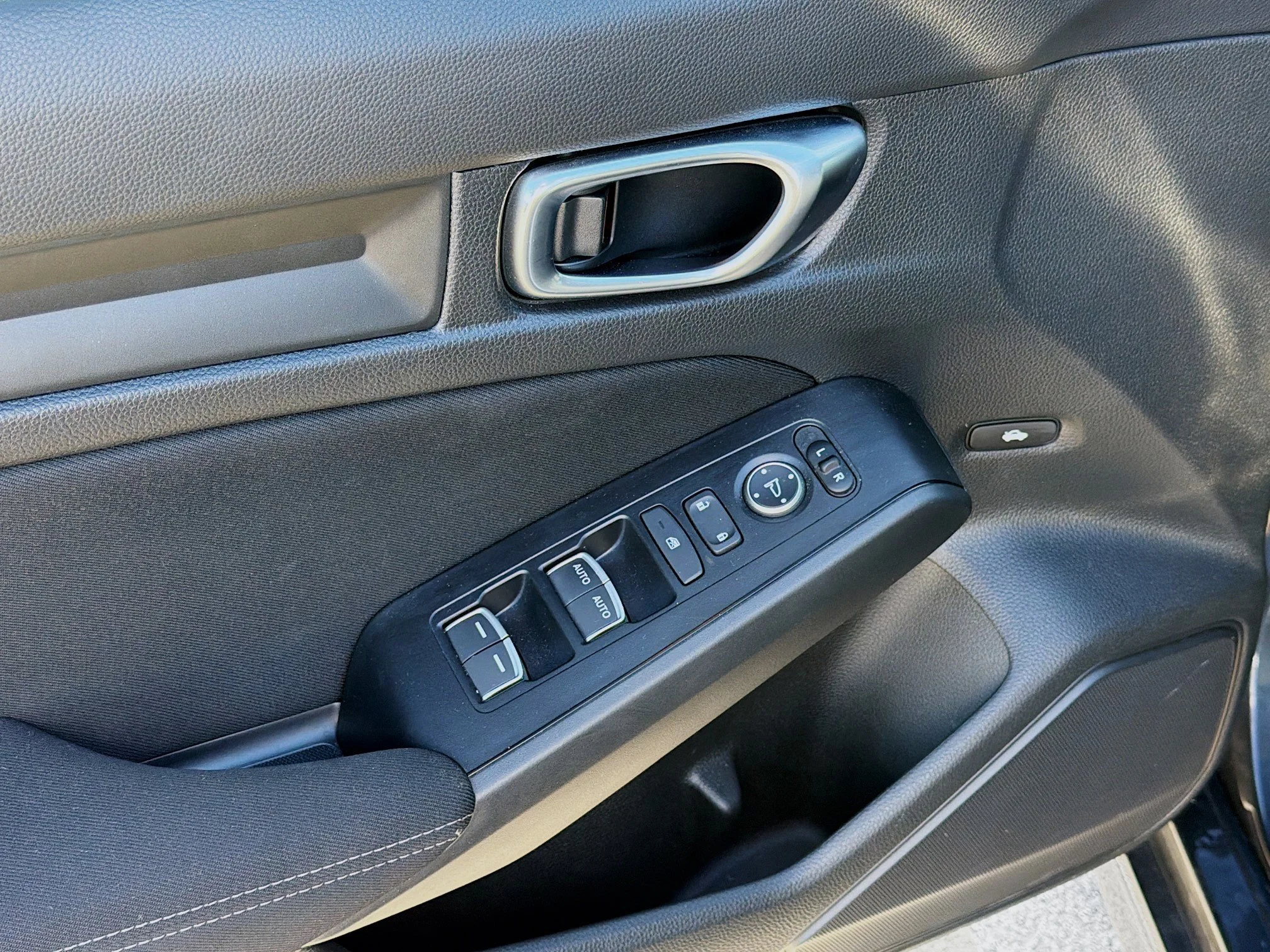Used 2025 Meteorite Gray Metallic Honda LX image 20