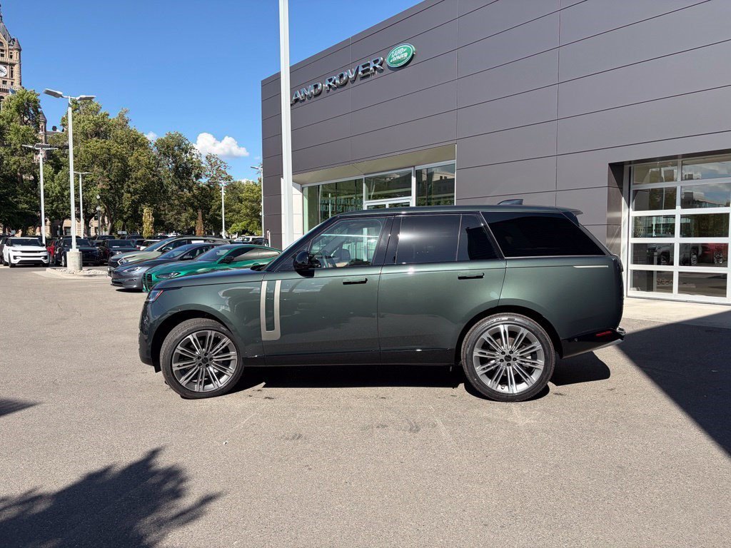 Used 2026 Belgravia Green Metallic Land Rover SE image 4