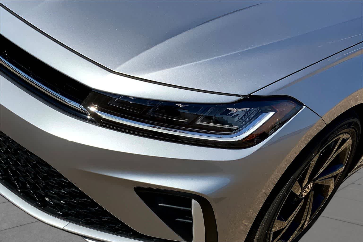 New 2026 Pyrite Silver Metallic Volkswagen SE image 13