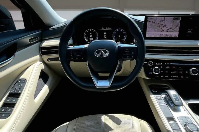 Used 2023 Black INFINITI LUXE image 5