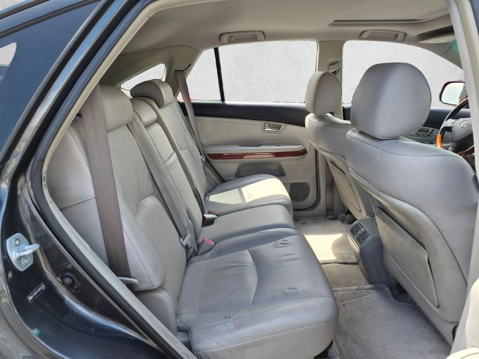 Used 2008 Silver/Gray Lexus  image 17