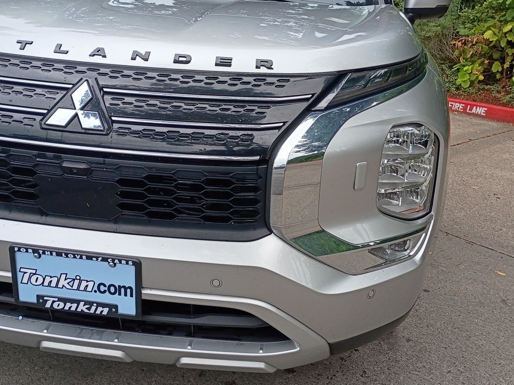 Used 2023 Alloy Silver Metallic Mitsubishi SE image 10