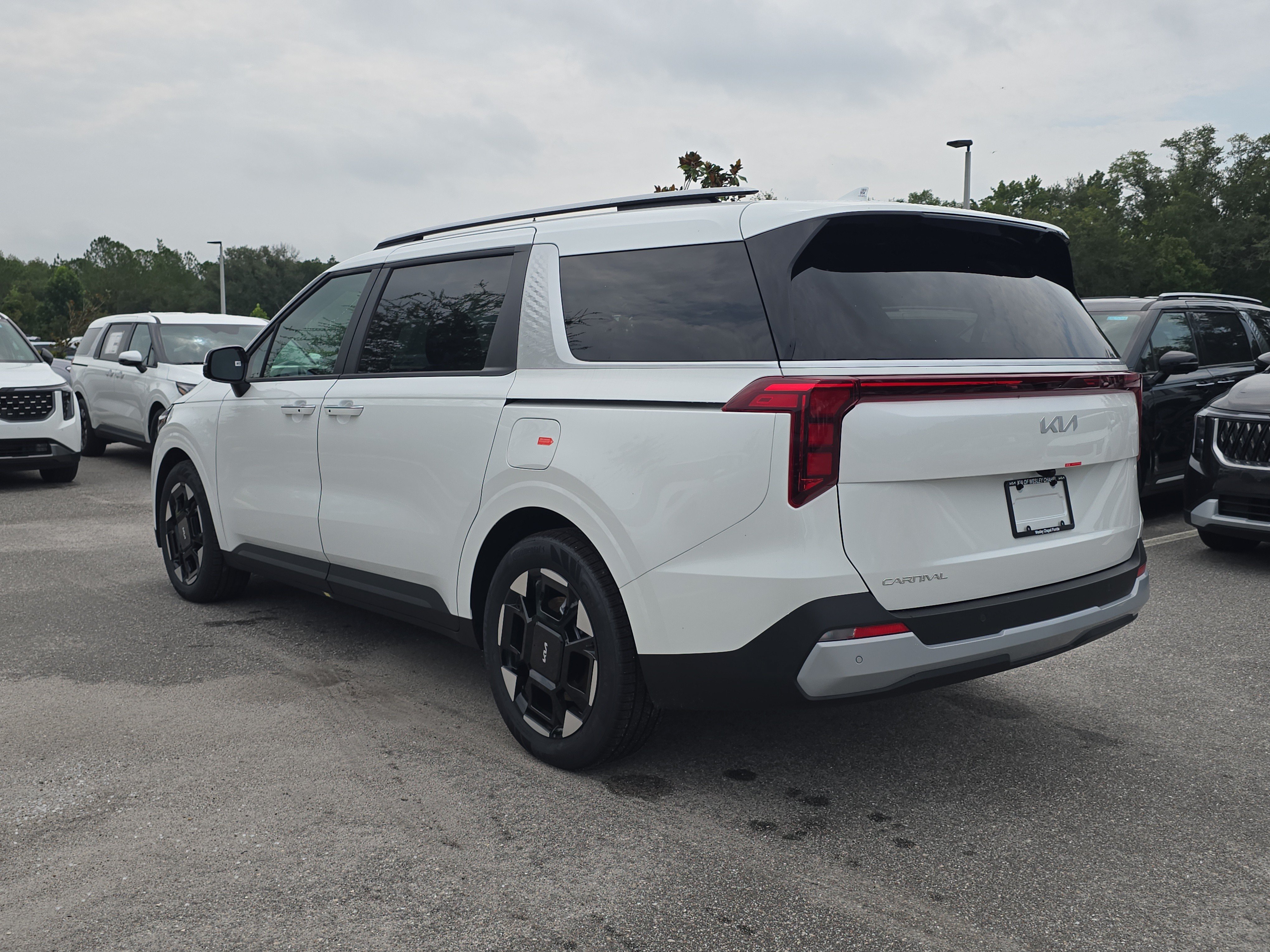 New 2026 Snow White Pearl Kia EX image 6
