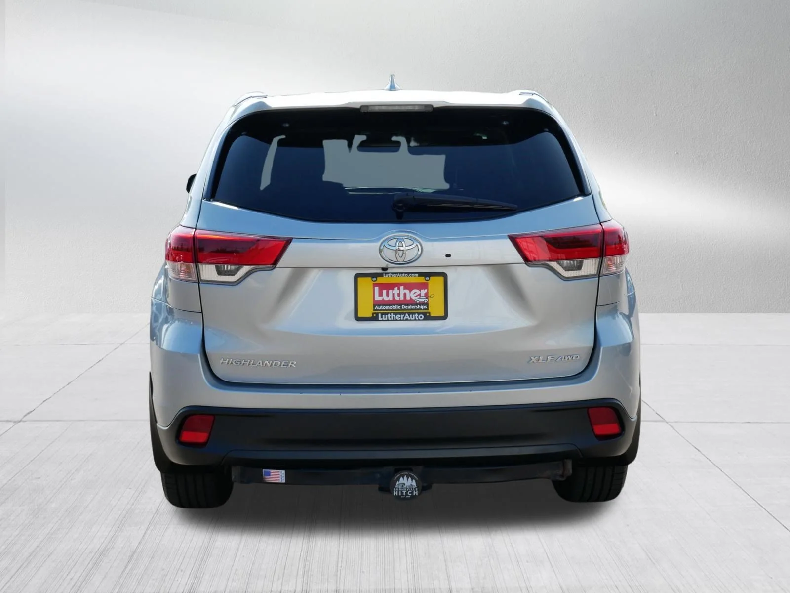 Used 2019 Celestial Silver Metallic Toyota XLE image 6