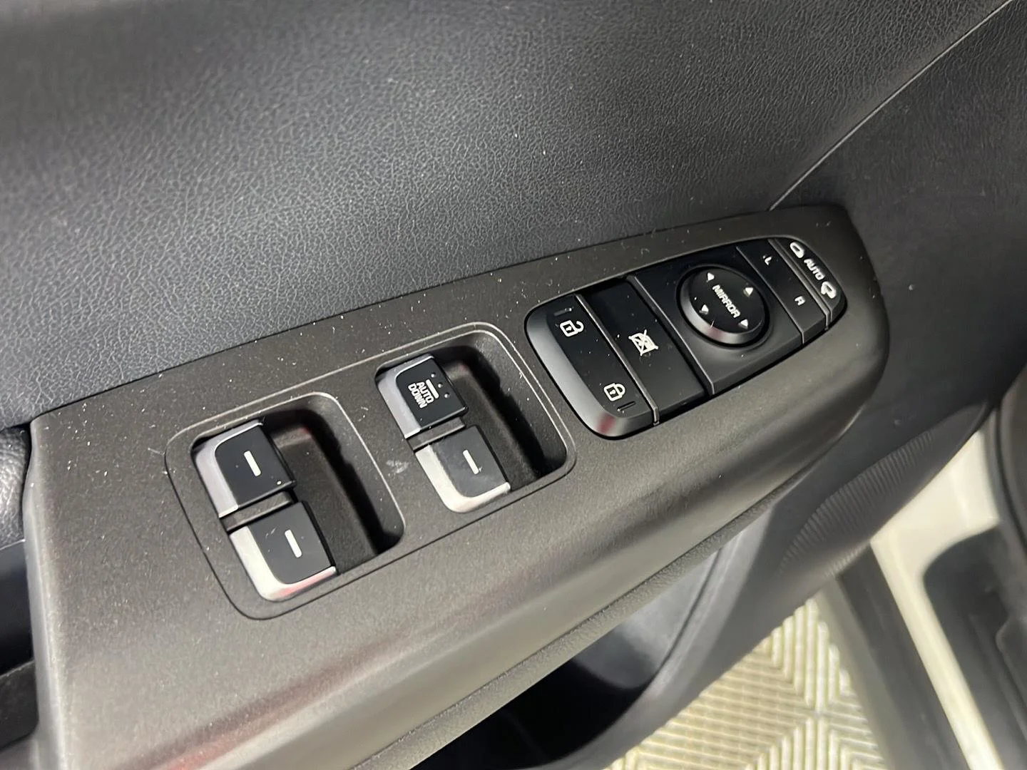 Used 2020 Clear White Kia LX image 19