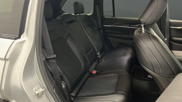 New 2026 Silver Zynith Exterior Paint Jeep Altitude image 26