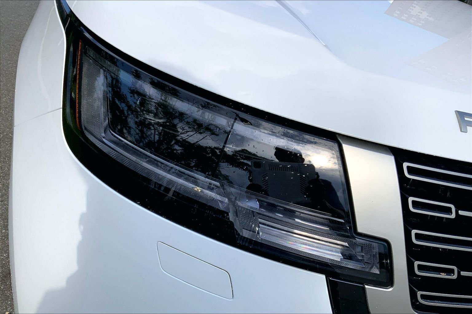 New 2026 Fuji White LAND ROVER SE image 13