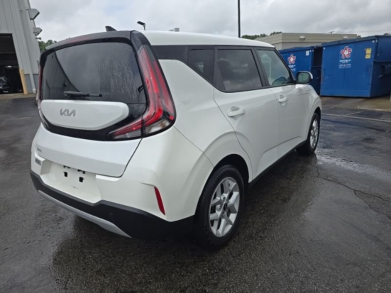 Used 2024 White Kia LX image 8