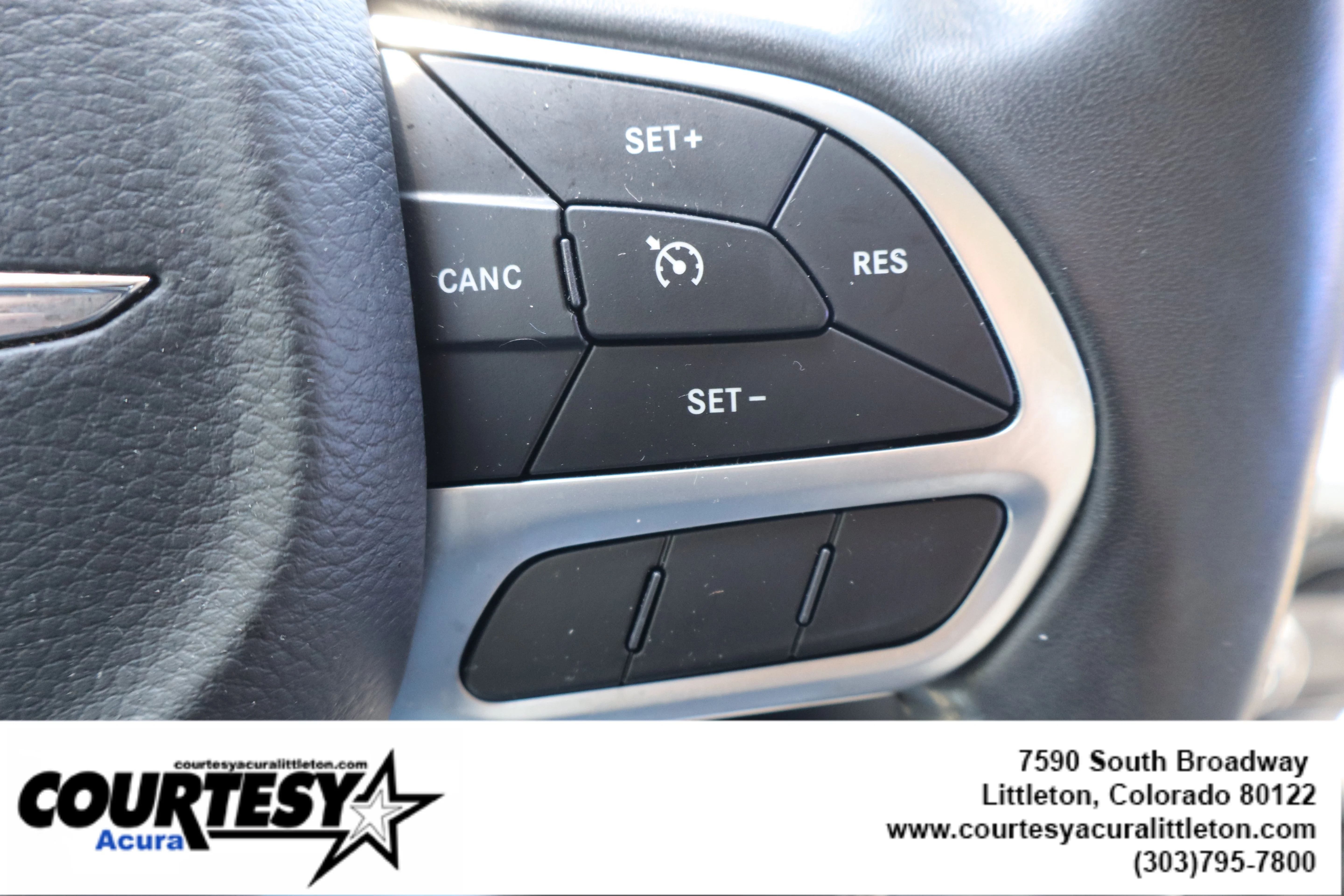 Used 2020 Velvet Red Pearlcoat Chrysler Limited image 12