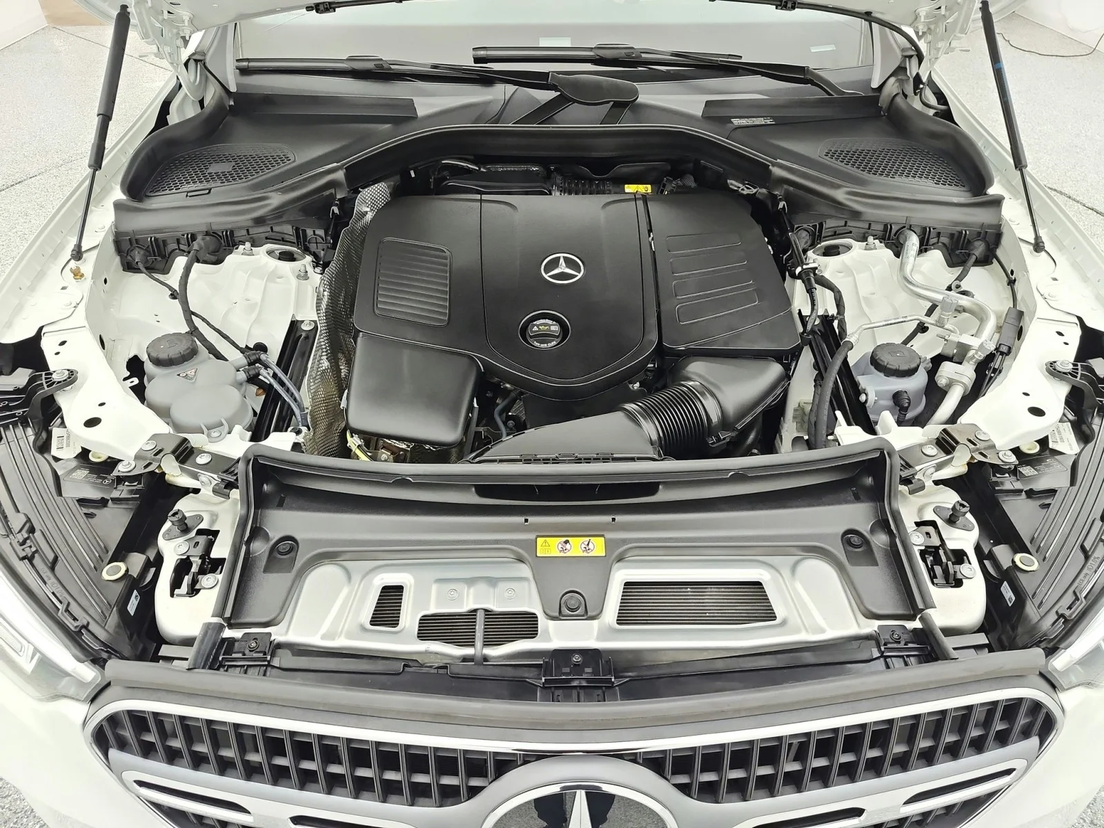 Certified Used 2024 Polar White Mercedes-Benz GLC 300 4MATIC® SUV image 17