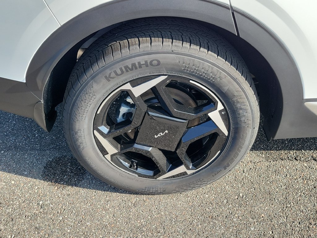 New 2027 Snow White Pearl Kia EX image 40