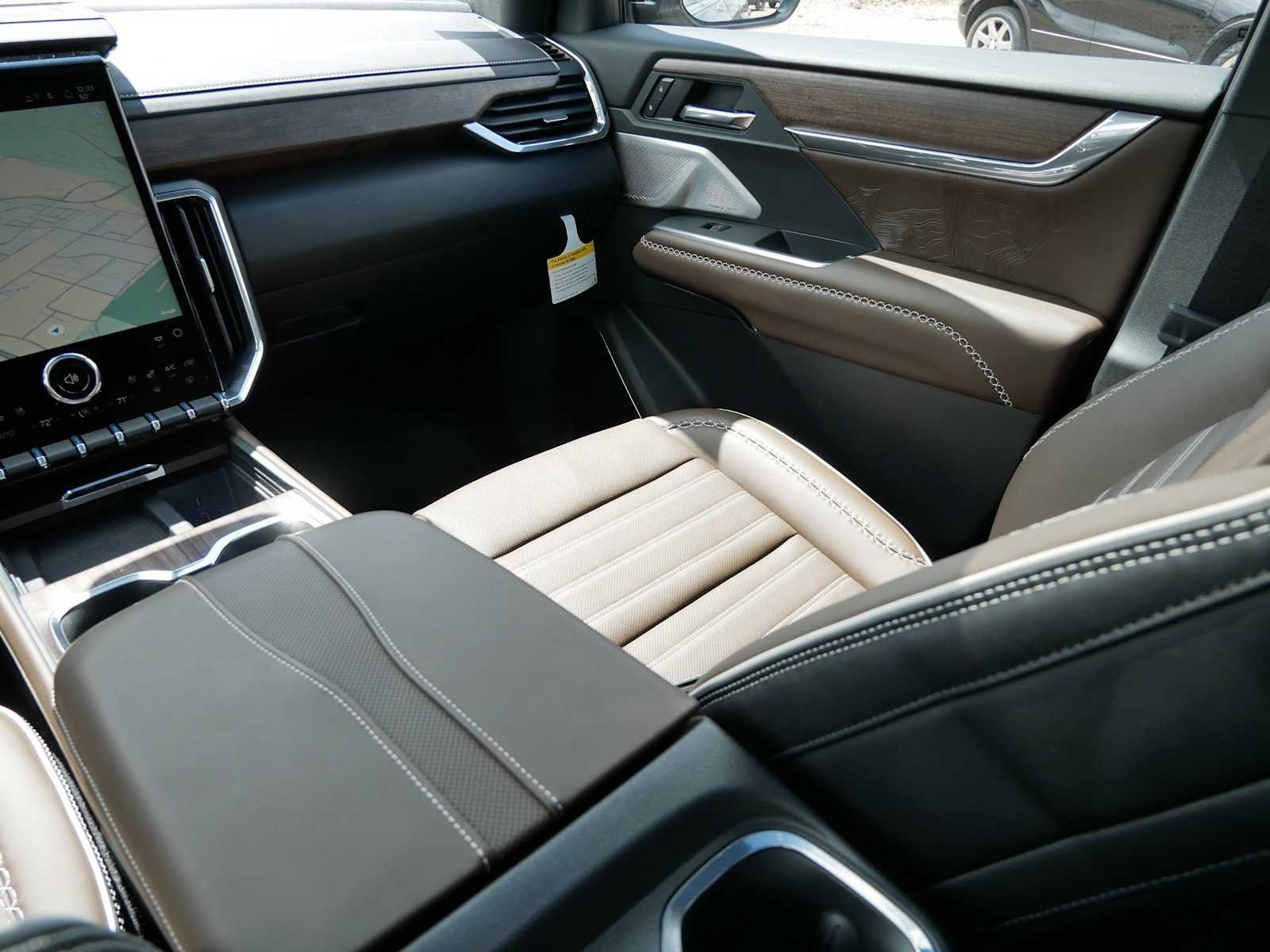 2026 GMC Acadia Denali Ultimate - Photo 14