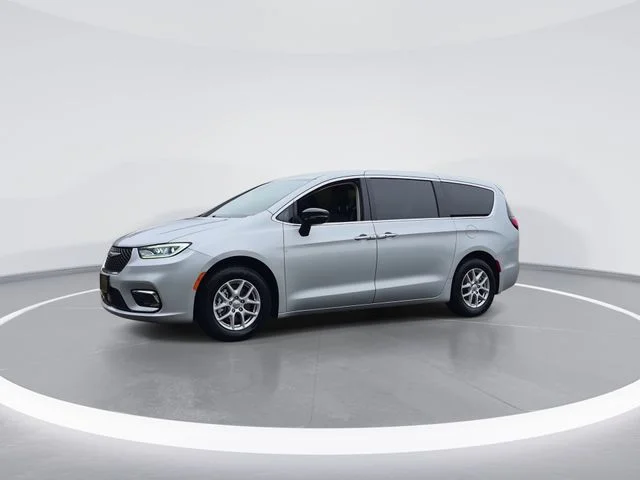 Used 2024 Silver Chrysler Touring L image 4