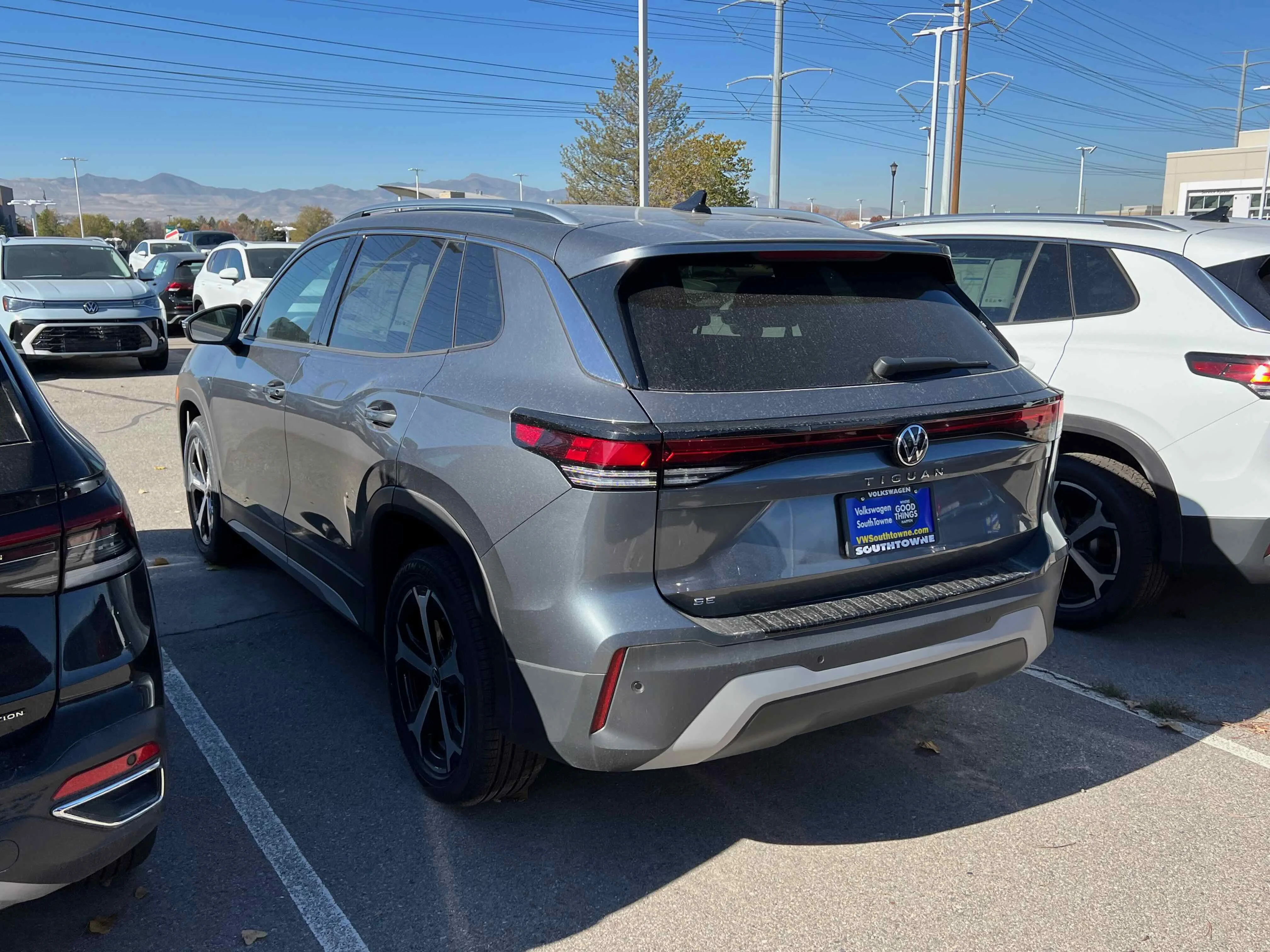 New 2025 Platinum Gray Volkswagen SE image 12