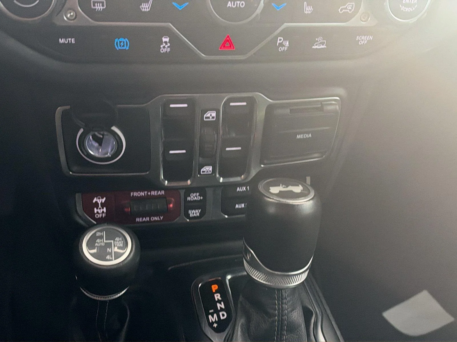 Used 2024 Bright White Clearcoat Jeep Rubicon X image 17