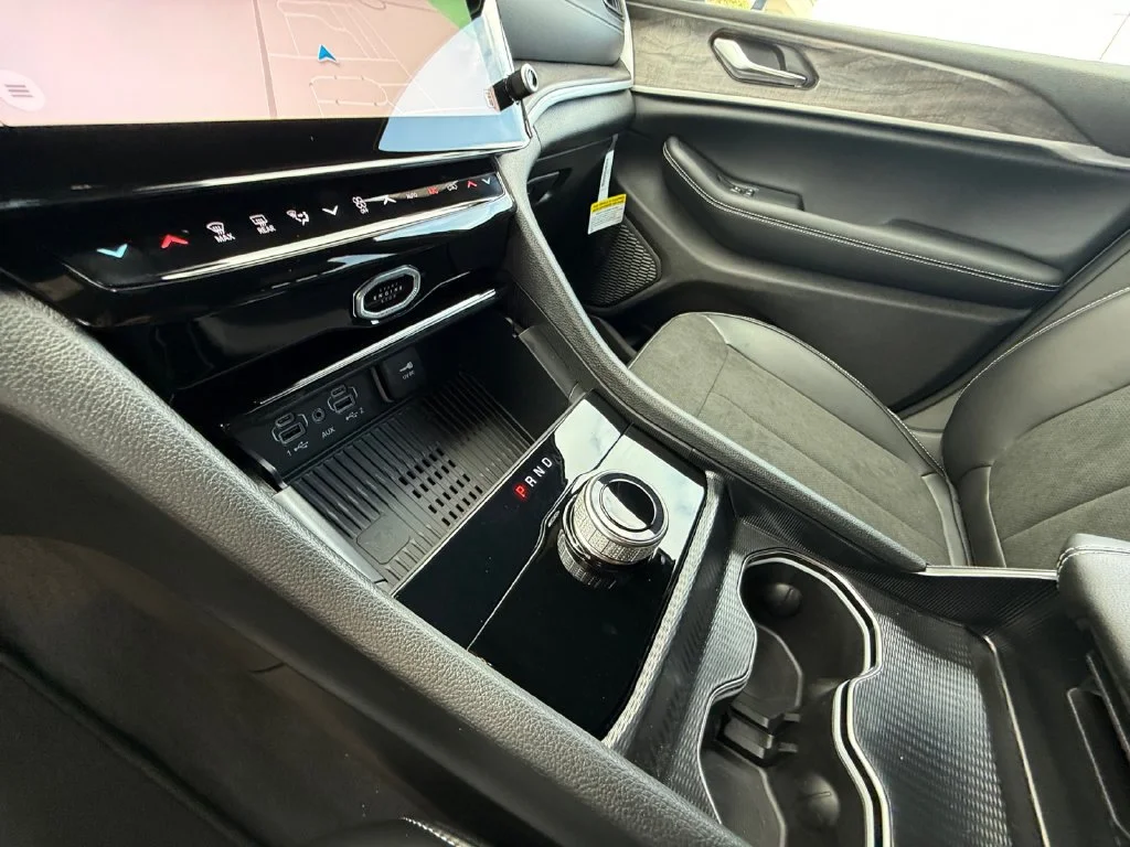 New 2027 White/off-white Jeep Laredo Altitude image 21