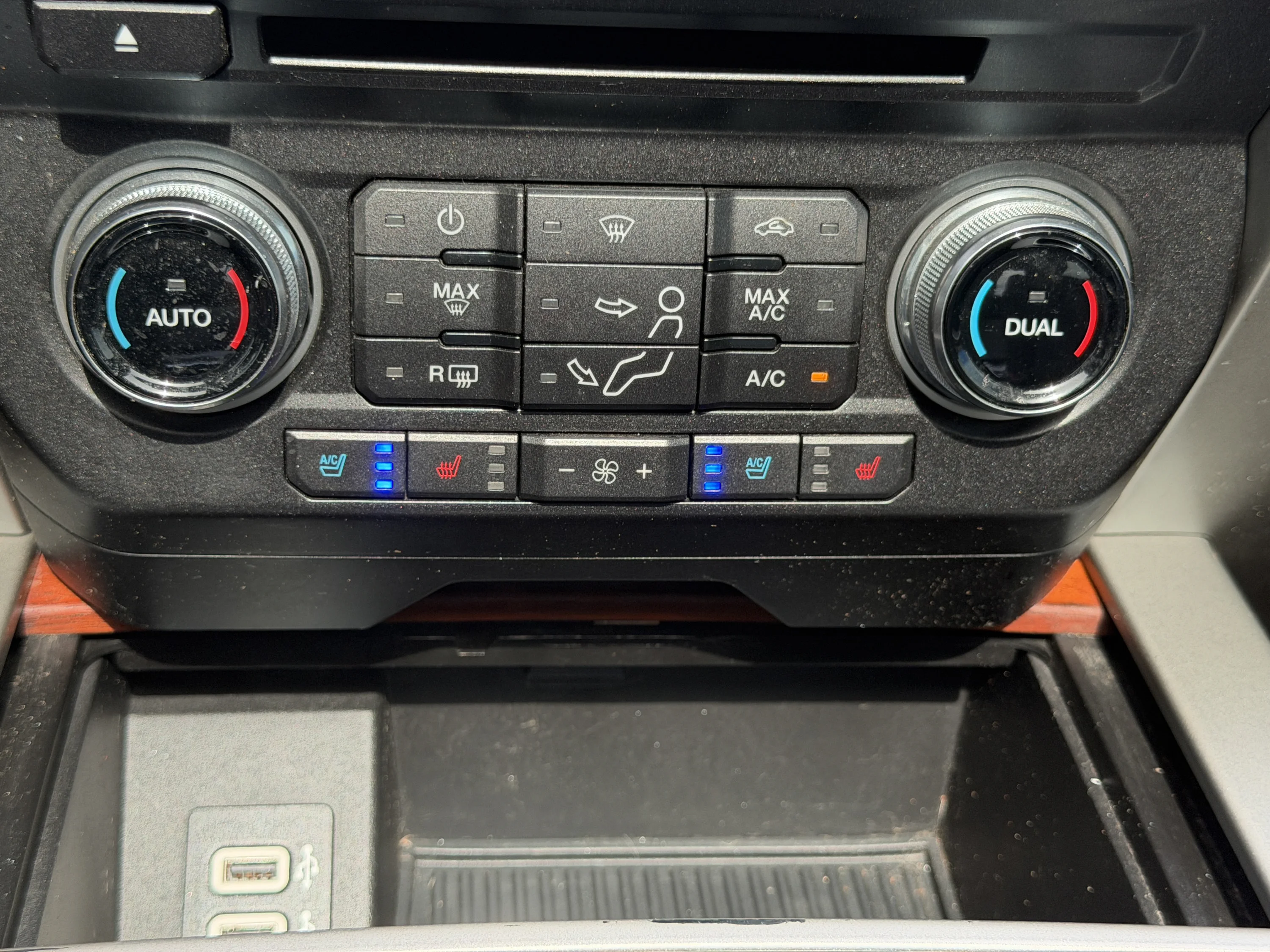Used 2017 White Platinum Metallic Tri-Coat Ford King Ranch image 35