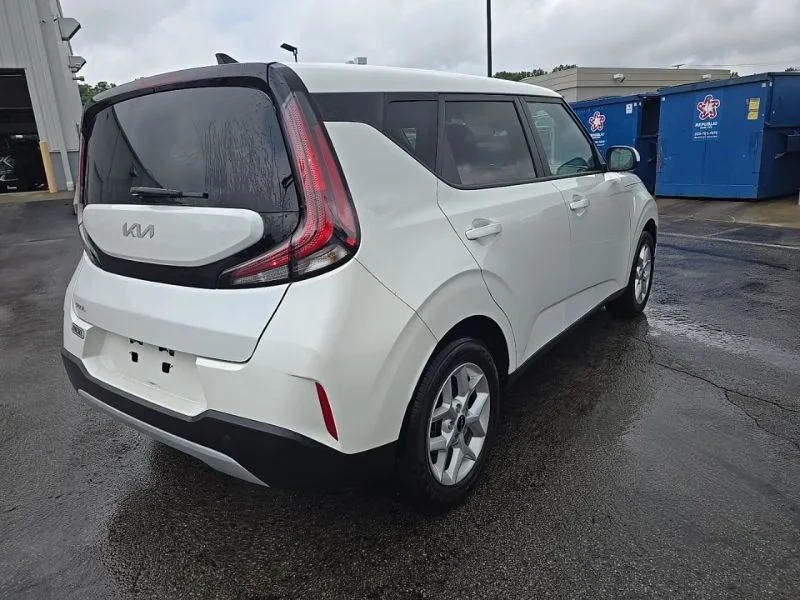 Used 2024 White Kia LX image 8