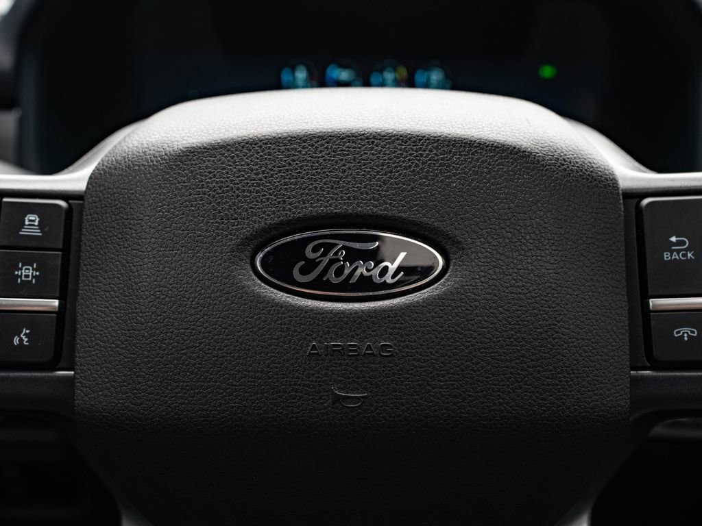 Used 2024 Star White Metallic Tri-Coat Ford LARIAT image 30