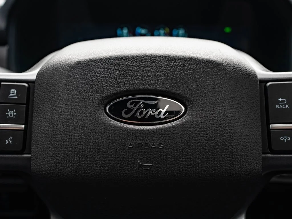Used 2024 Star White Metallic Tri-Coat Ford LARIAT image 30