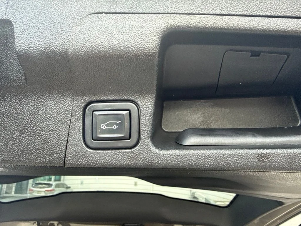 Used 2022 Gray GMC SLT image 11