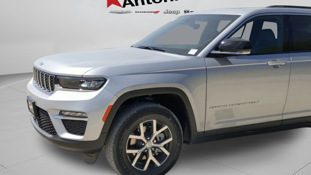New 2025 Silver Zynith Exterior Paint Jeep Limited image 44