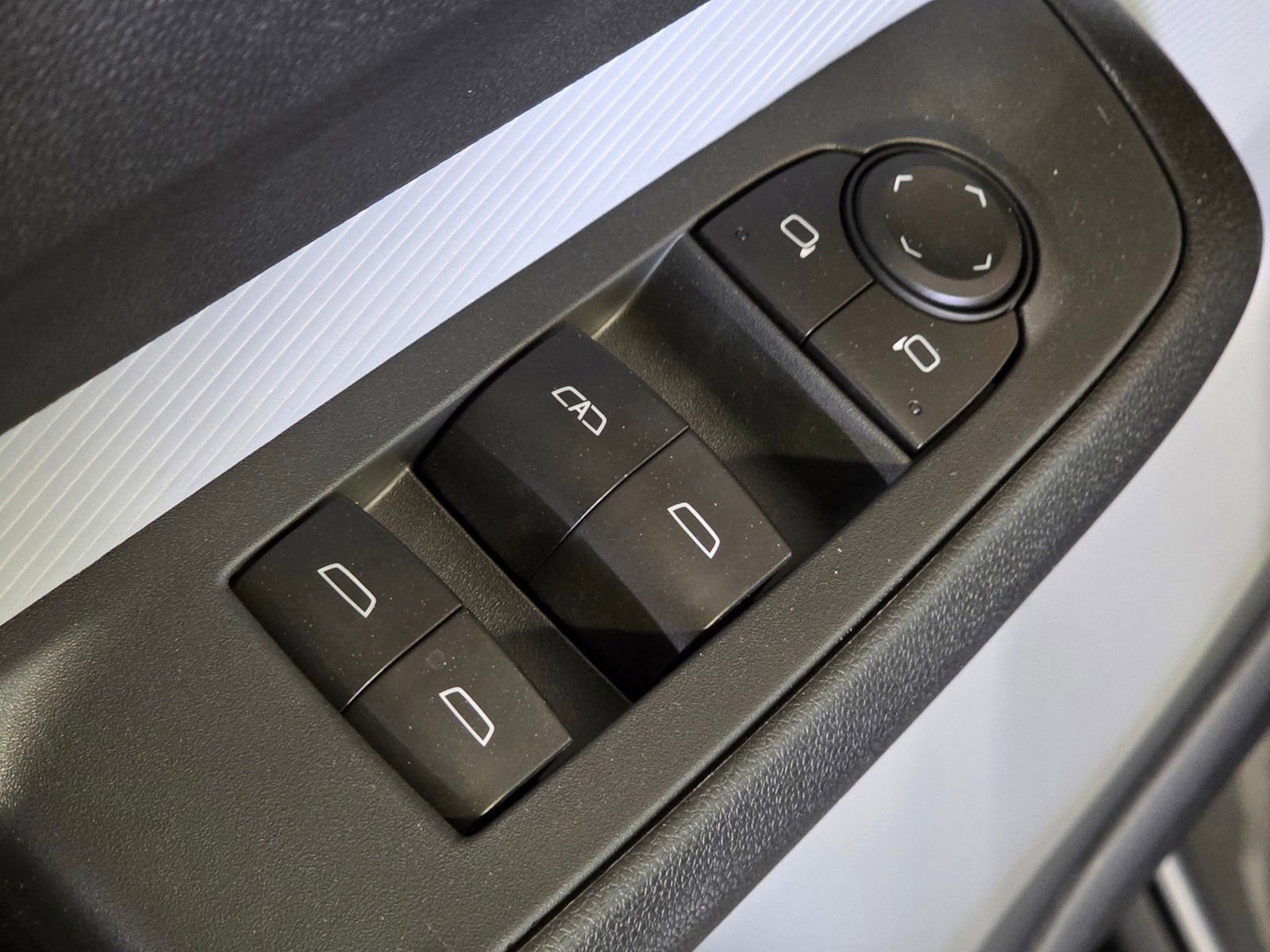 2027 Chevrolet Bolt LT - Photo 21