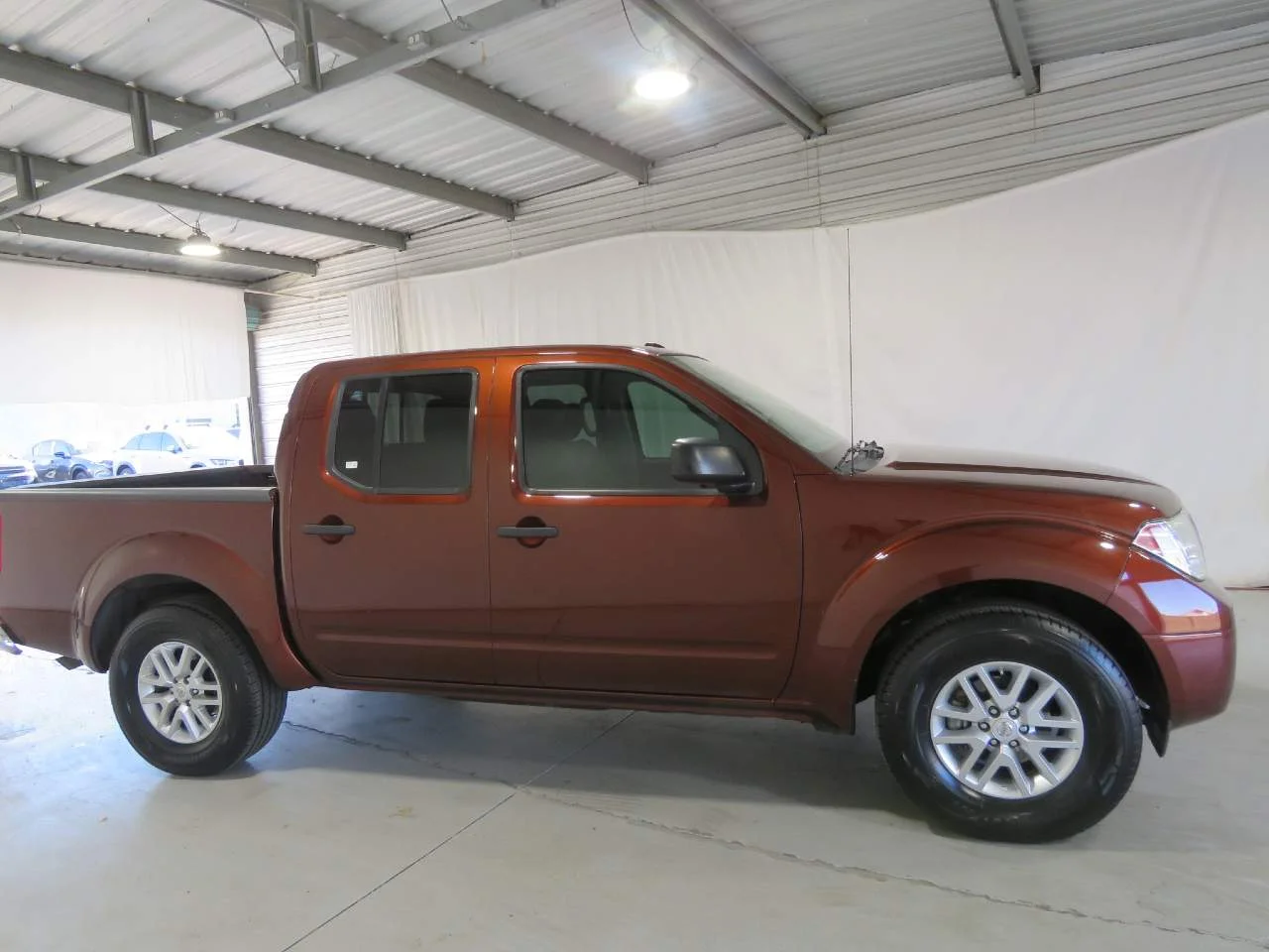 Used 2017 Lava Red Nissan SV Crew Cab image 7