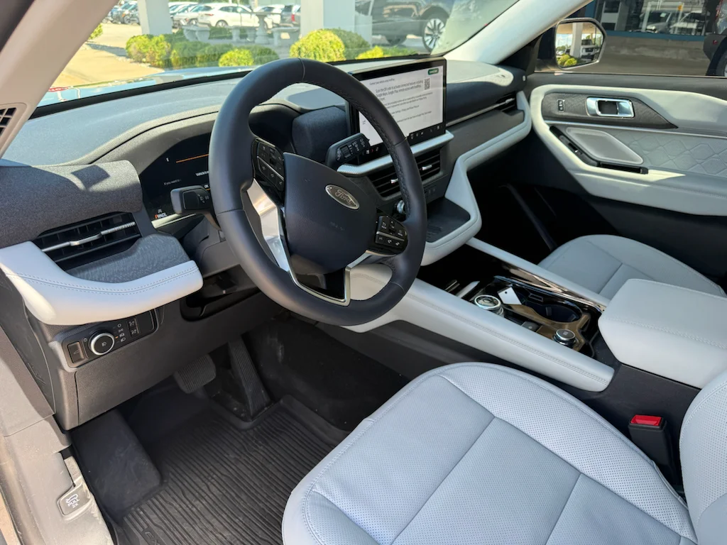 Used 2025 Carbonized Gray Metallic Ford Platinum image 11