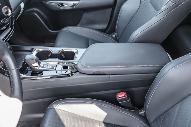 2025 Lexus NX PHEV 450h+ - Photo 15