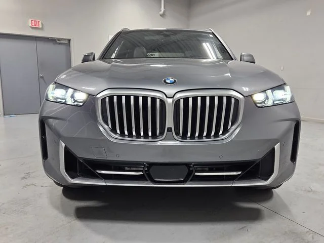 Used 2024 Gray BMW xDrive40i image 2