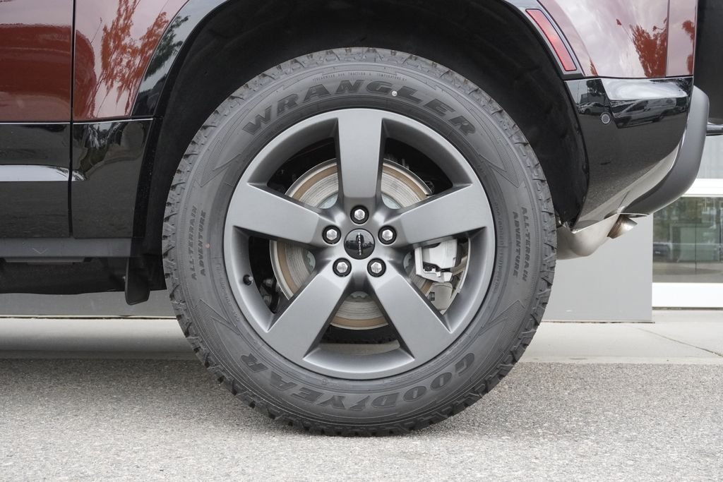 New 2026 Sedona Red Land Rover X-Dynamic SE image 28