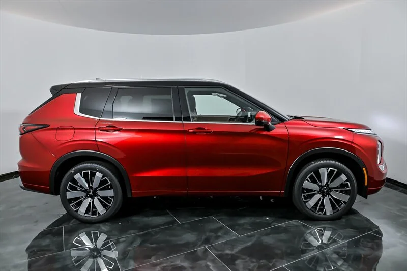 2025 Mitsubishi Outlander SE - Photo 9