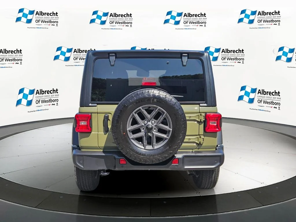 Used 2026 Green Jeep Sport S image 4