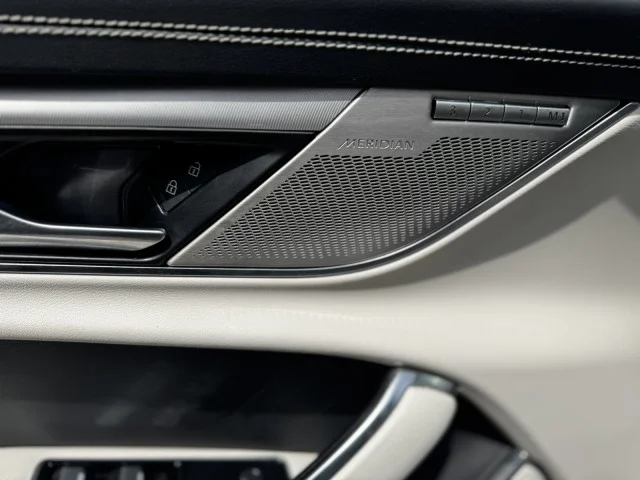 2024 Jaguar XF R-Dynamic SE - Photo 17