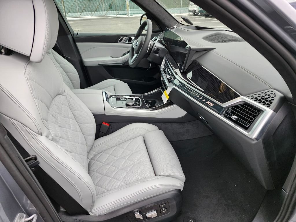 New 2026 Gray BMW xDrive40i image 10