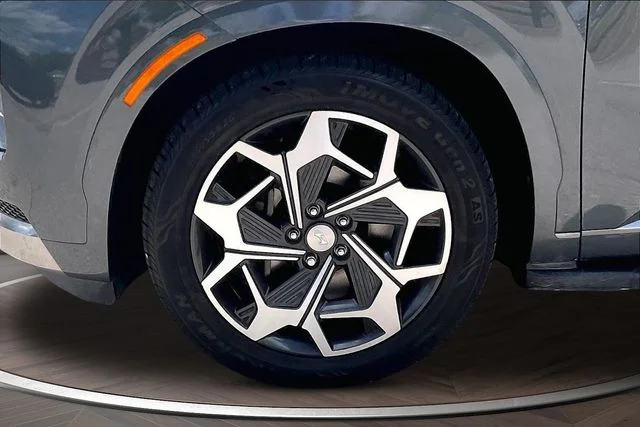 Used 2022 Gray Hyundai Calligraphy image 9