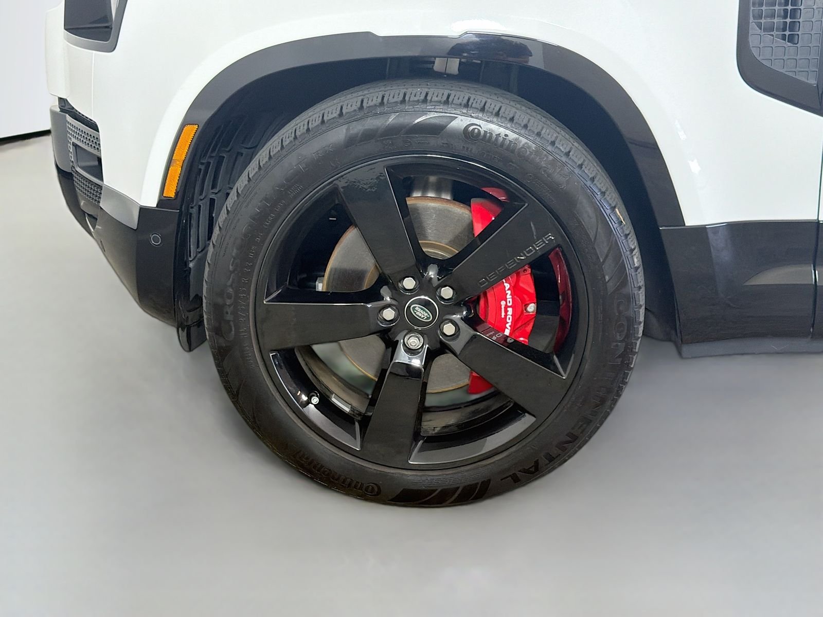 Used 2024 Fuji White Land Rover X-Dynamic SE image 36