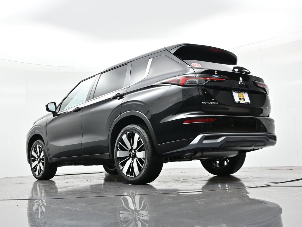 New 2026 Black Mitsubishi SE image 16