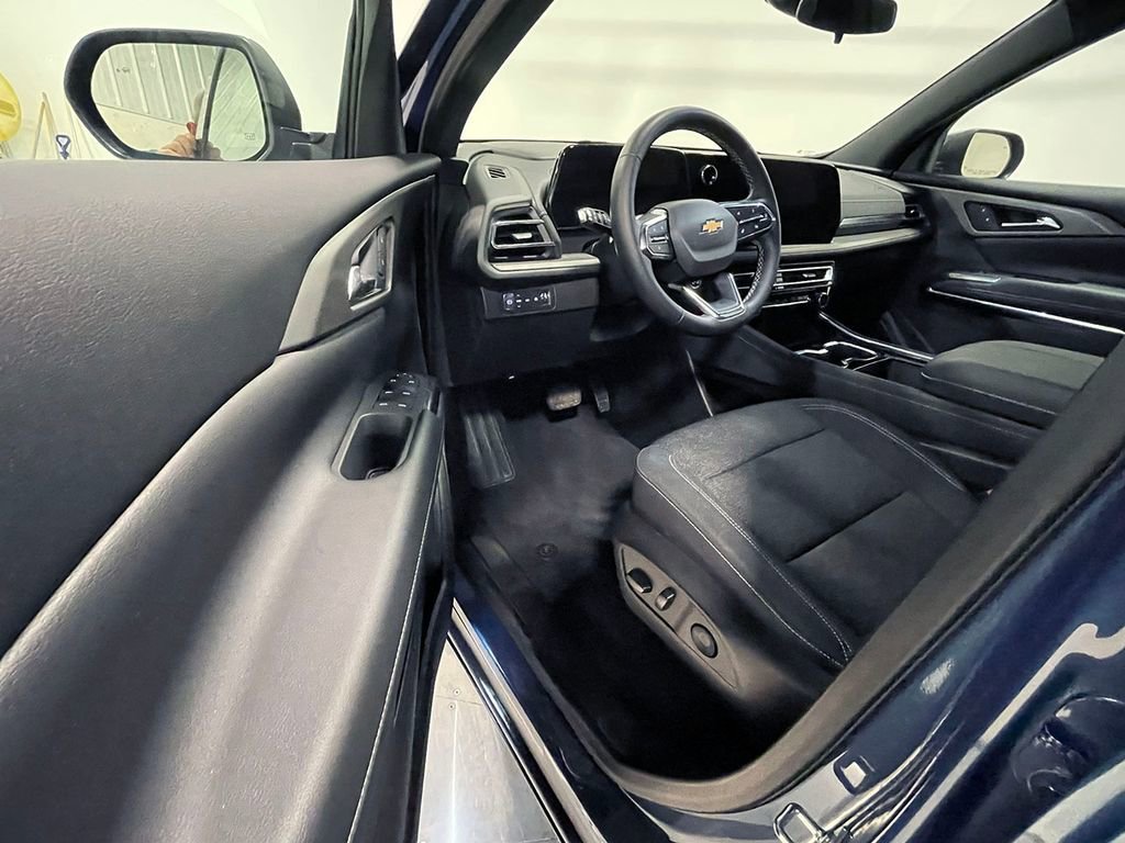 Used 2025 Lakeshore Blue Metallic Chevrolet LT image 22