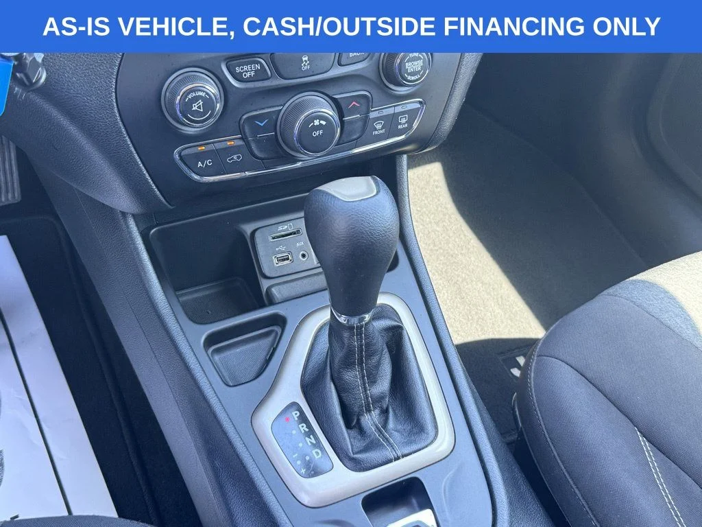 Used 2014 Blue Jeep Latitude image 17